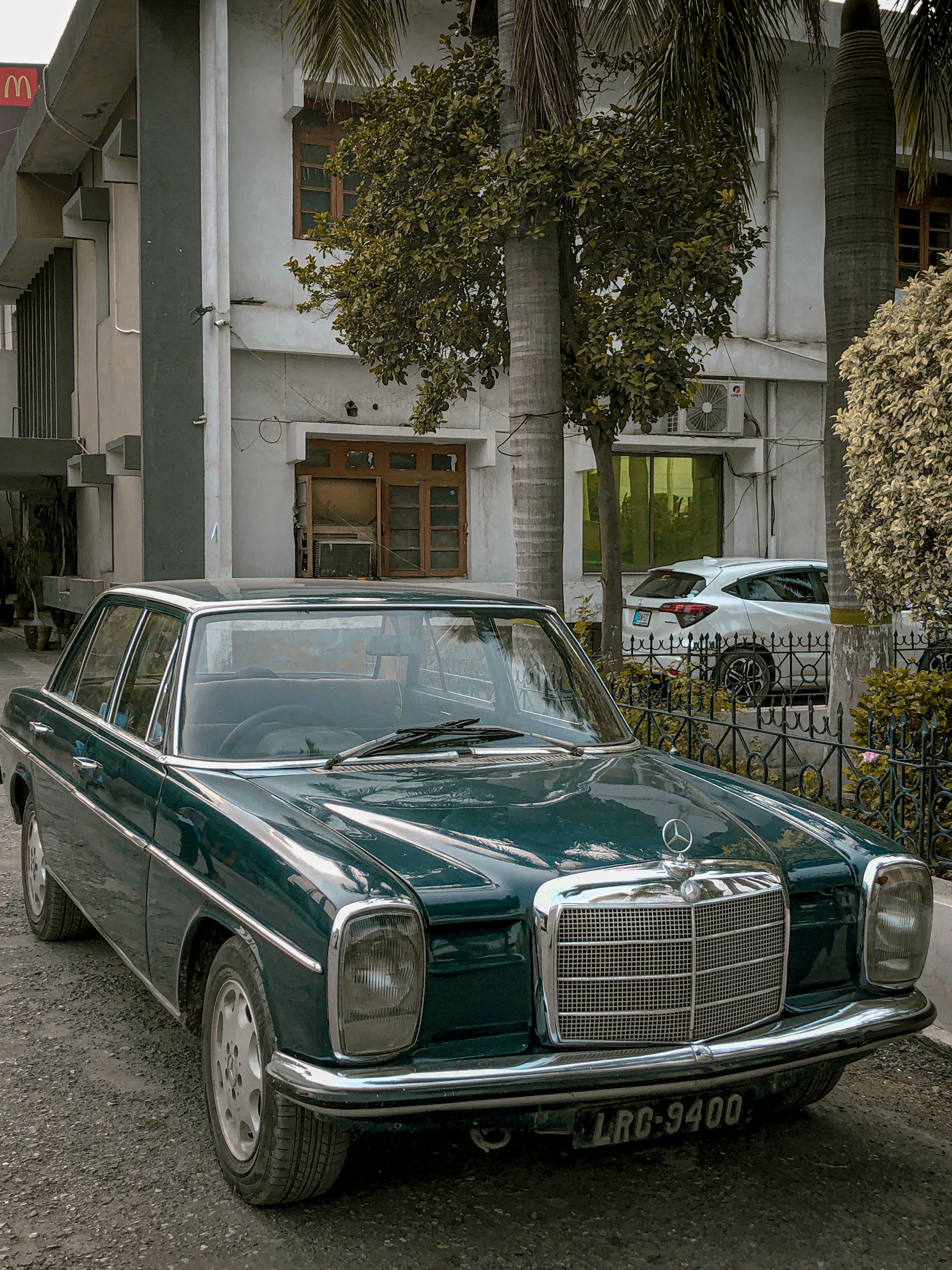  picture of a mecedes benz